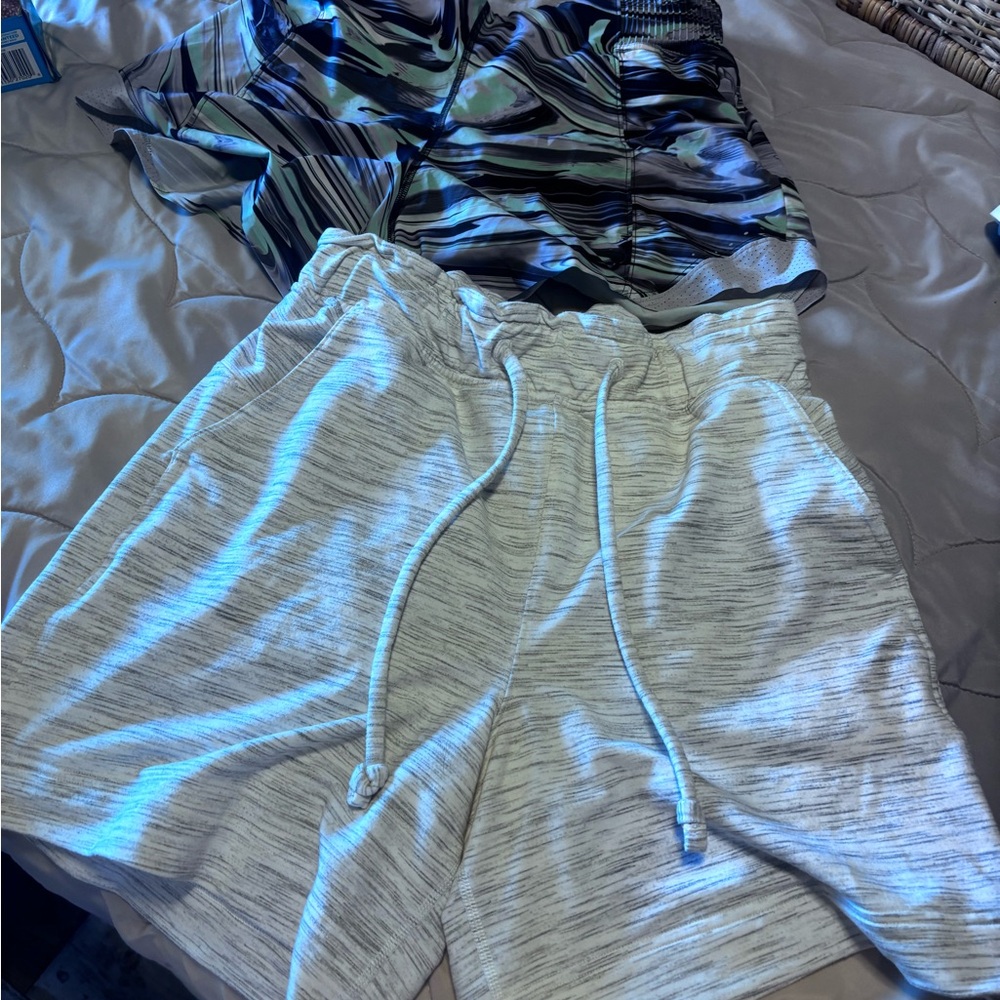 Lululemon size 6 short bundle
